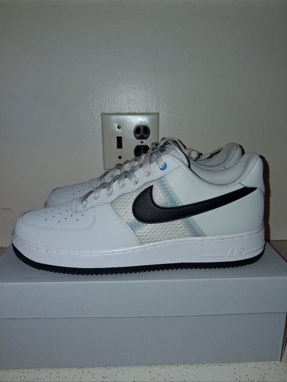 SIZE 11.5M - NIKE AIR FORCE 1 '07 LV8 SE, MESH TAPE/PHOTON DUST/UNIVERSITY BLUE.
